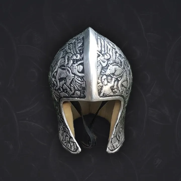 Offener Helm mit graviertem Ornament