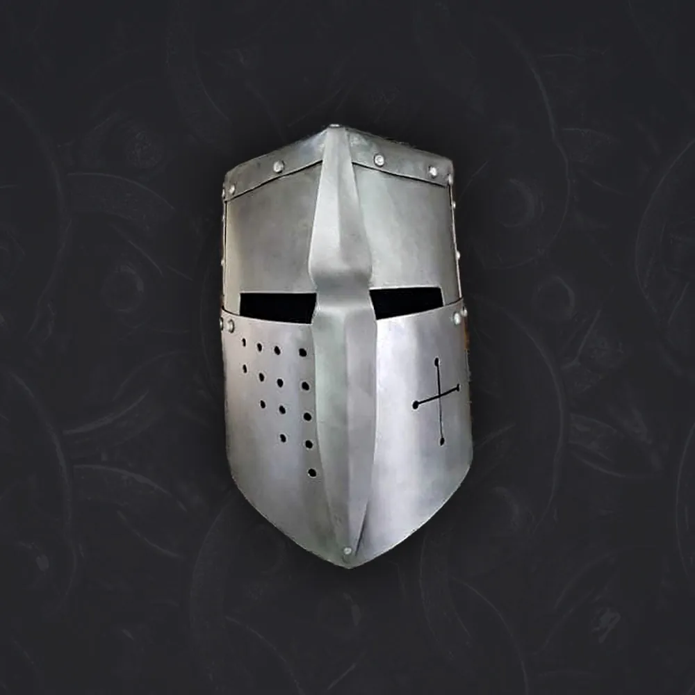 Grand heaume fermé avec une croix
